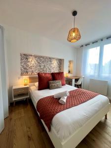 Postel nebo postele na pokoji v ubytování Le Carrel, Centre de Rennes + 14 fotografií