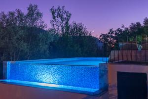 Foto dalla galleria di Villa Rose Garden with Private Pool And Jacuzzi a Fethiye