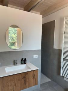 Fotografie z fotogalerie ubytování Le Casette B - Camera con bagno v destinaci Pacengo di Lazise