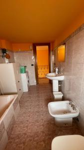a bathroom with a sink and a toilet and a tub at Bella casa nel cuore del Cilento in Montano Antilia +23 photos