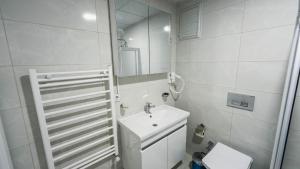 Koupelna v ubytování Cappadocia Ürgüp Apart Hotel + 37 fotografií