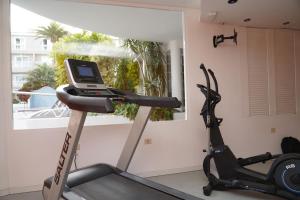 Centrum fitness w obiekcie Hotel RF San Borondon