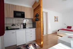 Kuchyňa alebo kuchynka v ubytovaní Apartment Familie Matovina