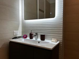 Afbeelding uit fotogalerij van House with vineyard view, for 3 guests, with private covered parking space in Negrar