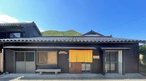 The building in which the holiday home is located