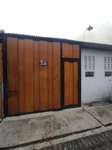 Φωτογραφία από το άλμπουμ του B&B Guest House σε Genteng-kulon