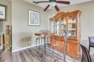 Fotografie z fotogalerie ubytování Home with Lanai 12 Mi to Busch Gardens Tampa Bay! v destinaci Lutz