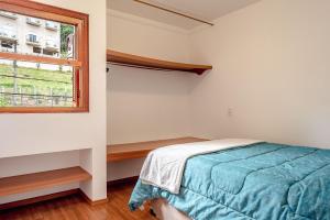 En eller flere senge i et værelse på Capivari - lareira, aquecedores e pet friendly