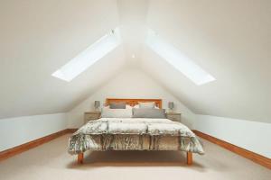 a bedroom with a bed in a attic at Cedar lodge - Hopewell in Bristol