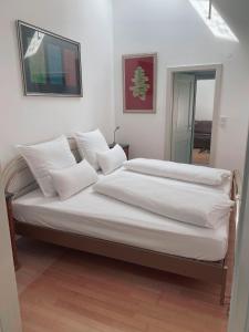 Ένα ή περισσότερα κρεβάτια σε δωμάτιο στο Salzburg-Altstadt-Apartement