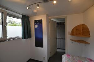 Afbeelding uit fotogalerij van DINOS Bed&Breakfast - Whole Guesthouse in Eelderwolde