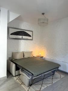 a bedroom with a bed in a white wall at Maison proche stade de France in Aubervilliers