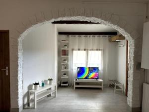 an archway in a room with a television in a window at Maison proche stade de France in Aubervilliers