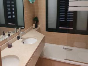 Zdjęcie z galerii obiektu Confortable apartamento Oasis HK - 104 w mieście Fuente Alamo