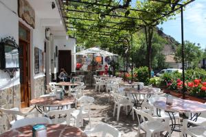 Restaurace v ubytování Hostal Pampaneira