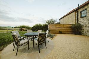 a table and chairs sitting on a patio at The Granary- Hopewell in Bristol