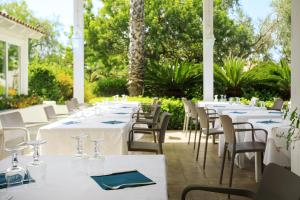 A restaurant or other place to eat at Mangia's Selinunte Resort