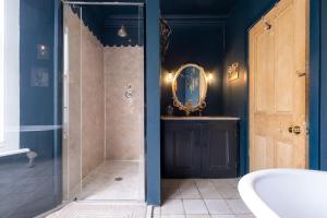 Koupelna v ubytování Host & Stay - Wakefield Apartment + 22 fotografií