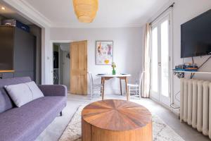 TV a/nebo společenská místnost v ubytování Host & Stay - Wakefield Apartment