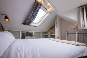 Postel nebo postele na pokoji v ubytování Host & Stay - Wakefield Apartment