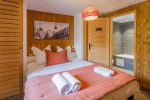 En eller flere senge i et værelse på Le refuge - pass navette offert