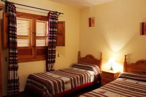 Postel nebo postele na pokoji v ubytování Hostal Pampaneira
