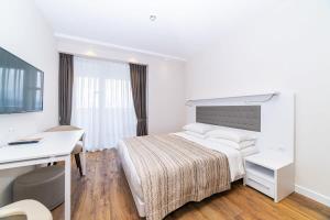 Ένα ή περισσότερα κρεβάτια σε δωμάτιο στο Alliance Palace Marriot floor 35