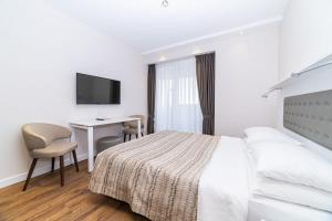 Ένα ή περισσότερα κρεβάτια σε δωμάτιο στο Alliance Palace Marriot floor 35