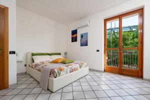 Ein Bett oder Betten in einem Zimmer der Unterkunft Giardino di Nonno Lucio - Surrounded by Lemon Tree