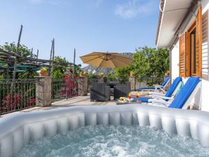Der Swimmingpool an oder in der Nähe von Giardino di Nonno Lucio - Surrounded by Lemon Tree