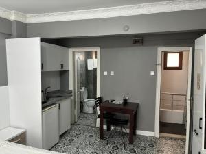 A kitchen or kitchenette at Mara Suite Taxim