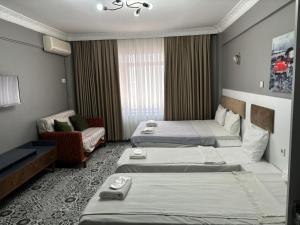A bed or beds in a room at Mara Suite Taxim