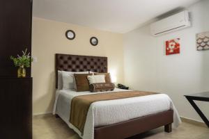 Voodi või voodid majutusasutuse Hotel Alamos Del Parque toas