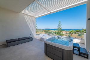 Bazén v ubytování Alhena Pavilion nebo v jeho okolí
