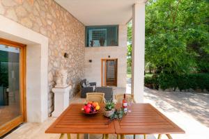 En have udenfor Villa can Costa by homevillas360