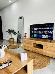 TV a/nebo společenská místnost v ubytování Apartment Pool- Balcony- Parking- Self CheckIn- WIFI -A3