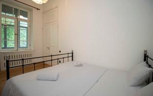 Postel nebo postele na pokoji v ubytování Tranquil 1BR Sololaki Apt - By Wehost