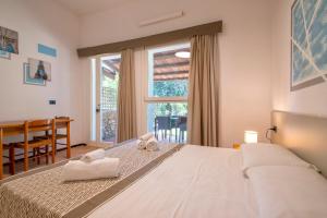 A bed or beds in a room at Residence Le Vele