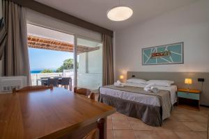 A bed or beds in a room at Residence Le Vele