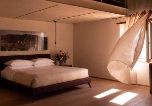 A bed or beds in a room at Mastrojanni Relais