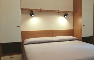 Postel nebo postele na pokoji v ubytování Pensione TOSCA B&B Cattolica