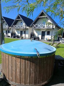 a hot tub in front of a house at Niezapominajka Kopalino in Kopalino