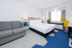 Postel nebo postele na pokoji v ubytování Microtel Inn & Suites by Wyndham Olean