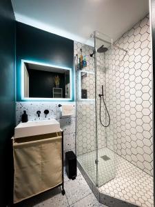 a bathroom with a sink and a shower at Modern apartment 10min from City Center with parking in Dublin