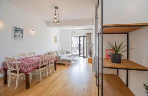 Χώρος καθιστικού στο Vake Chic 2BR Comfort Home - By Wehost +35 φωτογραφίες