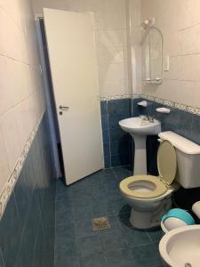 Ένα μπάνιο στο DEPARTAMENTO CAROLA