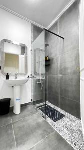 a bathroom with a shower and a sink at CALAYS Tu hogar junto al mar in Tangier