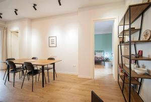 Khu vực ghế ngồi tại 2BR Colorful Apt on Vera Near Stamba - By Wehost