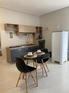 Küche/Küchenzeile in der Unterkunft Flat Safira com hidro - Chapada dos Veadeiros