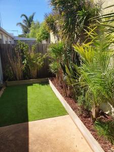 Giardino di Self Contained Unit Close to the Beach